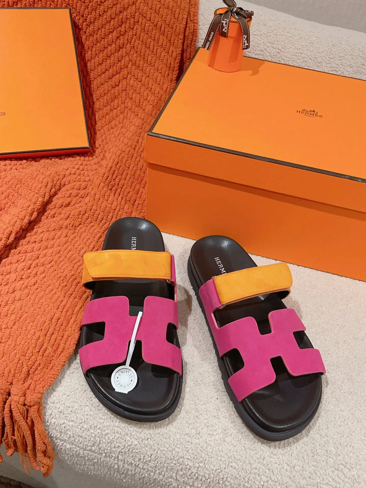 👟👟Ex-factory price 480👟👟 Women's shoes, women's clothing 𝐇𝐞𝐫𝐦𝐞𝐬 Hermès second uncle slippers, must be crazy to call🙆 The classic + 2025 new color matching is also so good-looking. The contrasting splicing of different colors and materials can easily create a fashionable look Size: 35-45